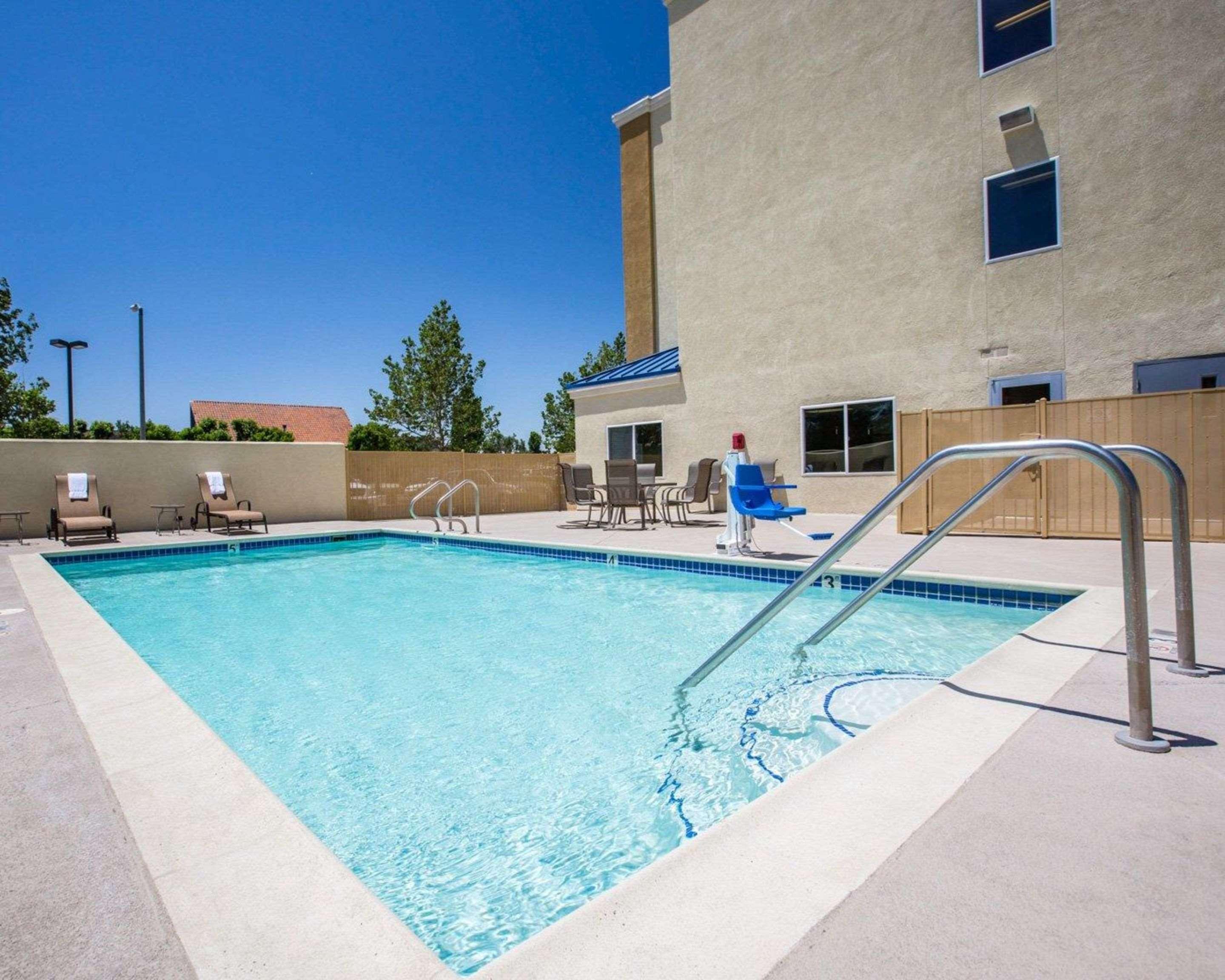 Comfort Suites Victorville-Hesperia Exterior photo