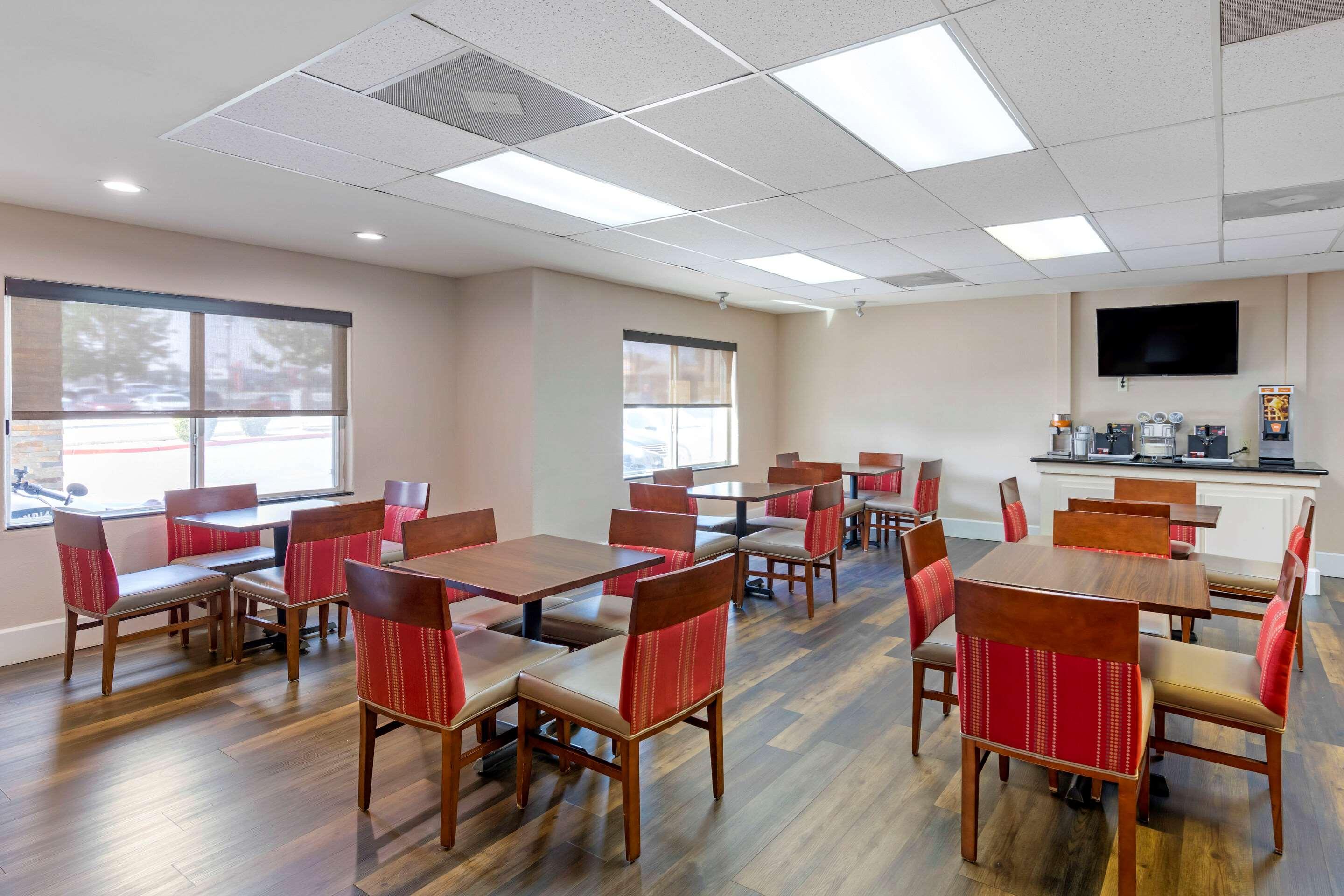 Comfort Suites Victorville-Hesperia Exterior photo